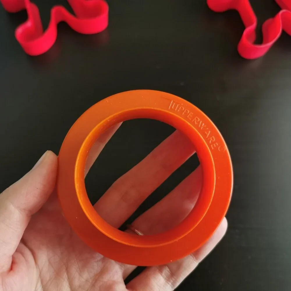 Set Of 4 Tupperware Reversible Biscuit & Cookie Cutter Mold